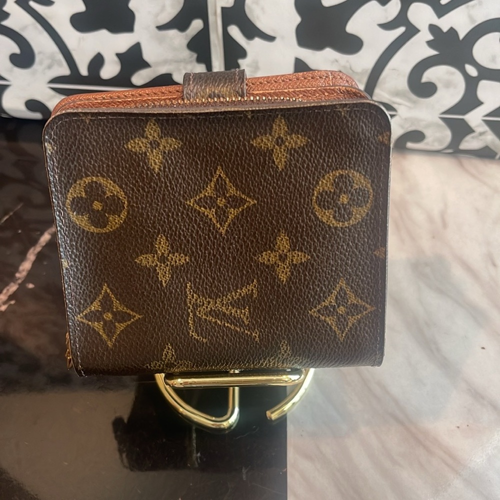 LV monogram compact wallet - Picture 2 of 7